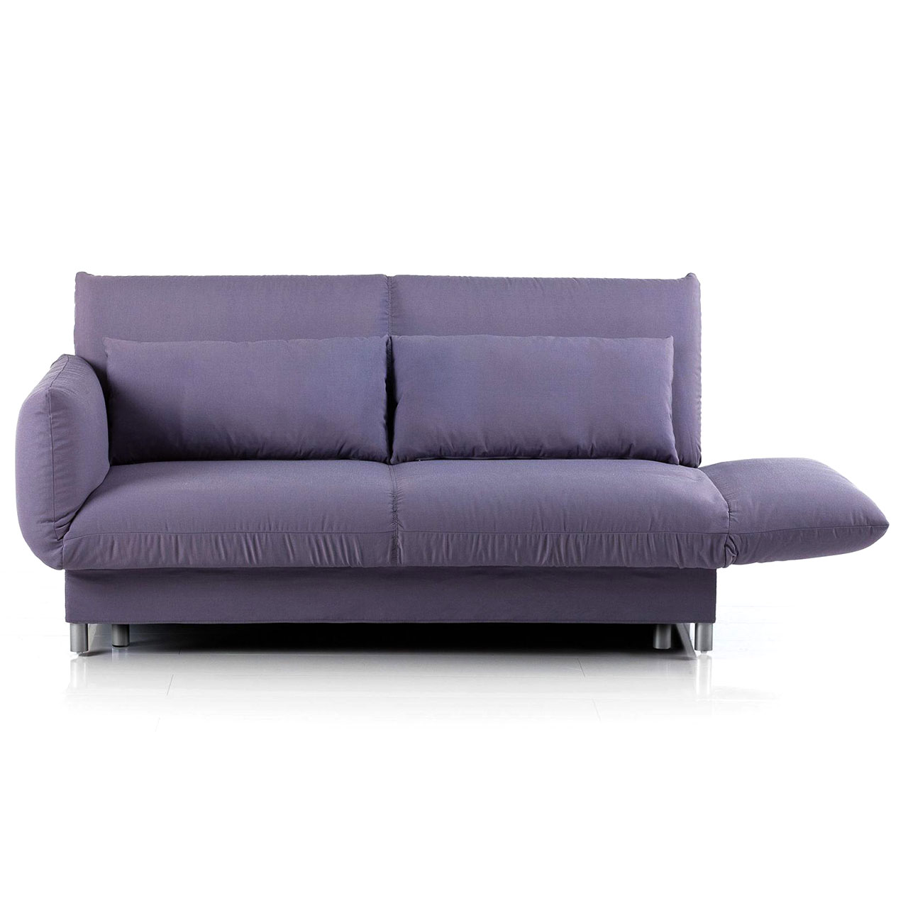 Ein violettes Sofa. Die rechte Armlehne ist waagrecht abgeklappt.