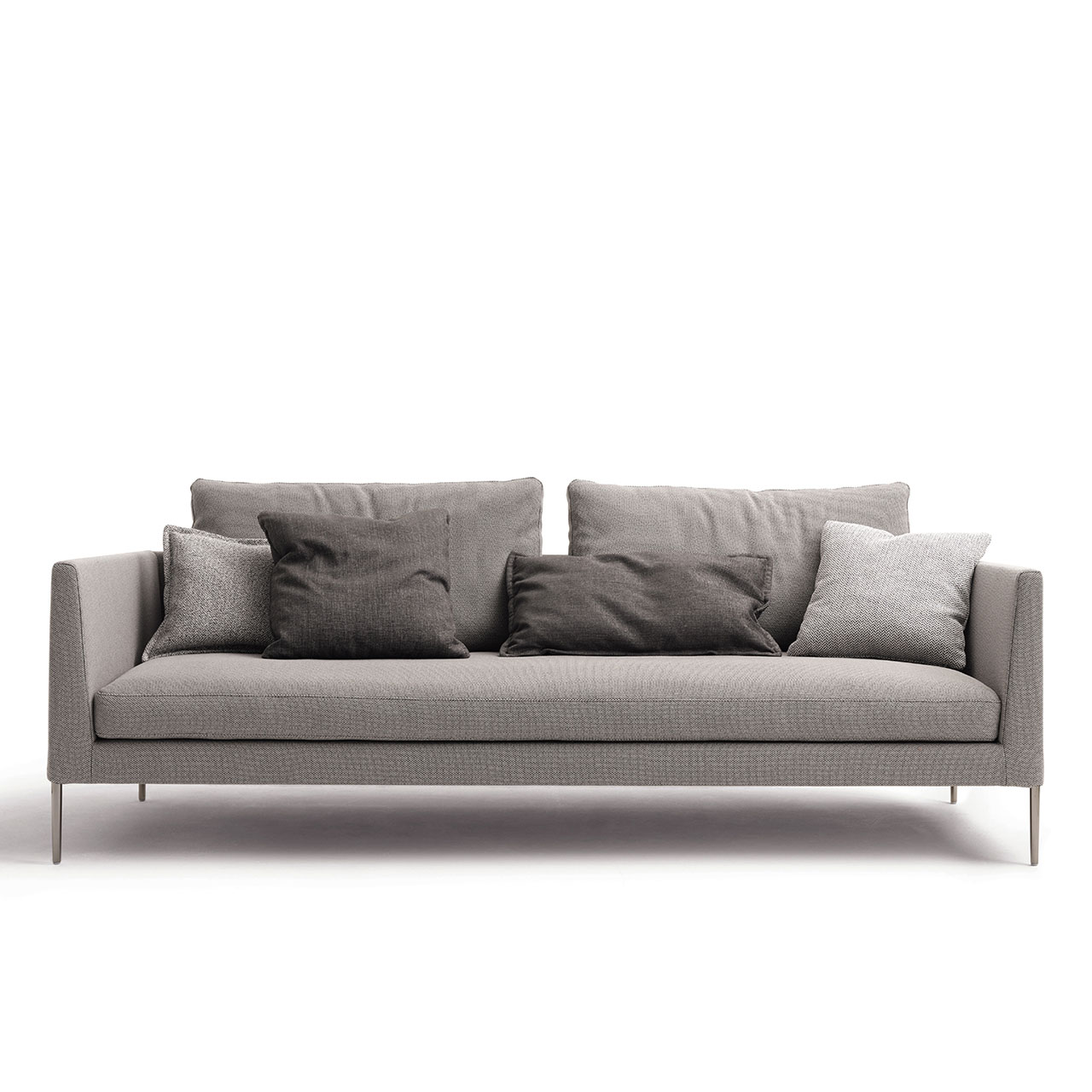 Sofa mit grauem Stoff bezogen und sieben Kissen darauf mit hohen schmalen Chromfüßen