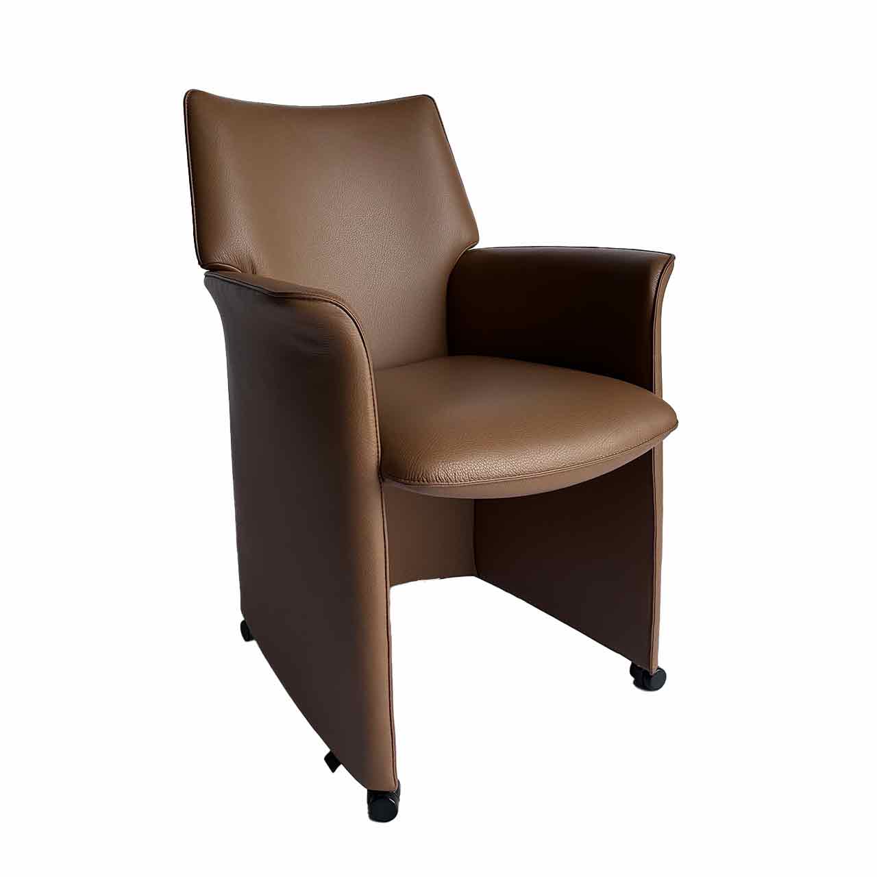 Sessel aus hellbraunem Leder au Rollen