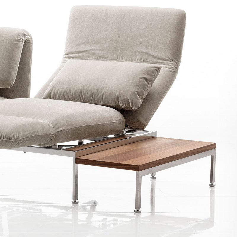 Bildausschnitt zeigt einen roro Anstelltisch in dunkler Eiche.