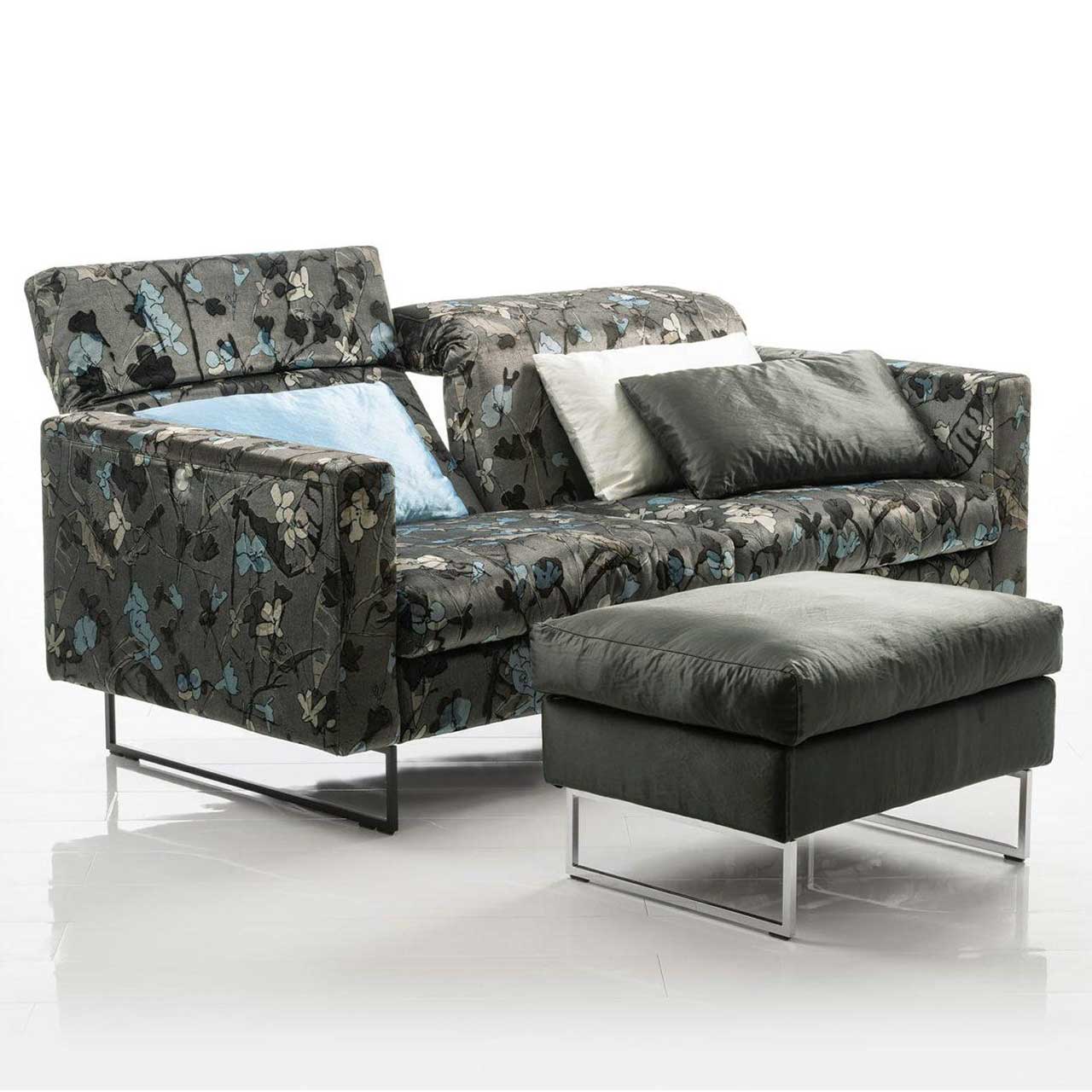 brühl embrace Sofa mit Hocker.