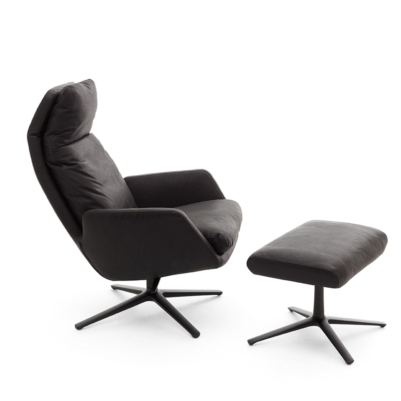 Cordia Sessel mit verstellbarem Kopfteil ganz nach vorne geneigt.