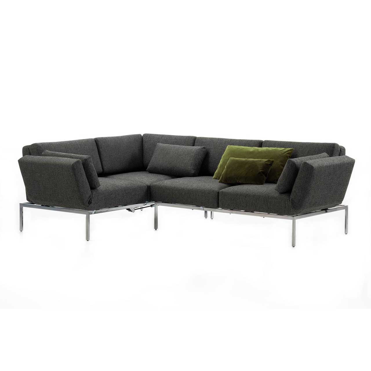 Eckgarnitur der Serie brühl roro medium spring mit Eckanbausofa links und Anstellsofa rechts in dunklem Stoff.