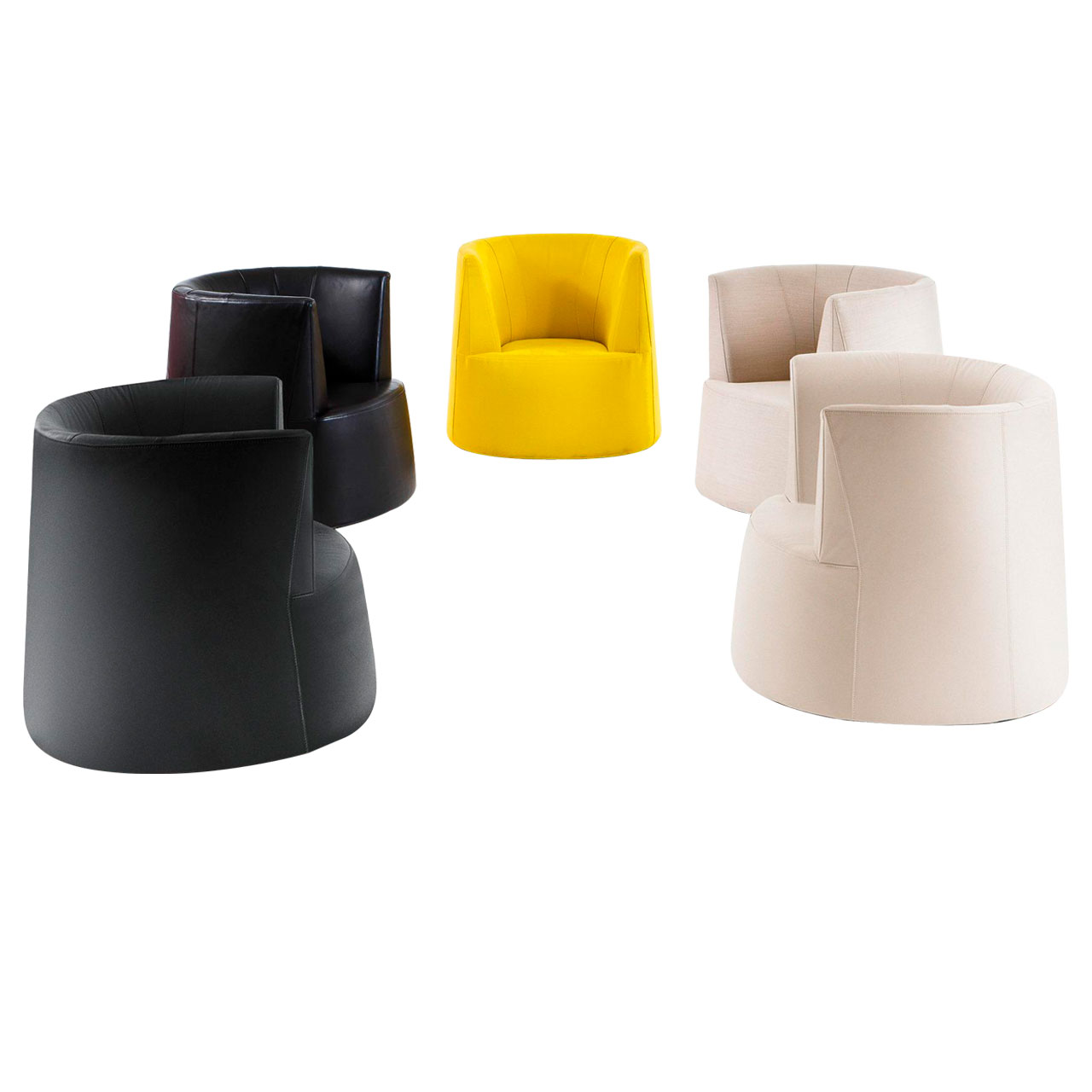 Fünf Ledersessel in schwarz, gelb und weiß stehen im Kreis angeordnet beieinander.