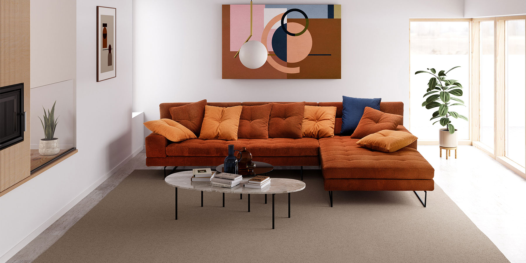 Eckgarnitur brühl amber aus einem breiten Longchair rechts und einem Anstellsofa links. Dekoriert mit neun Kissen.