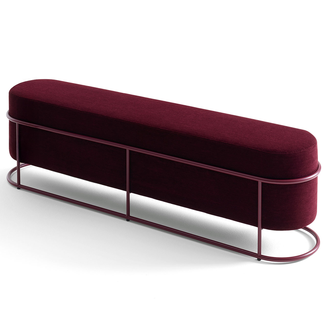 Ovale Bank mit rötlichem Bezug in passendem runden Metallgestell