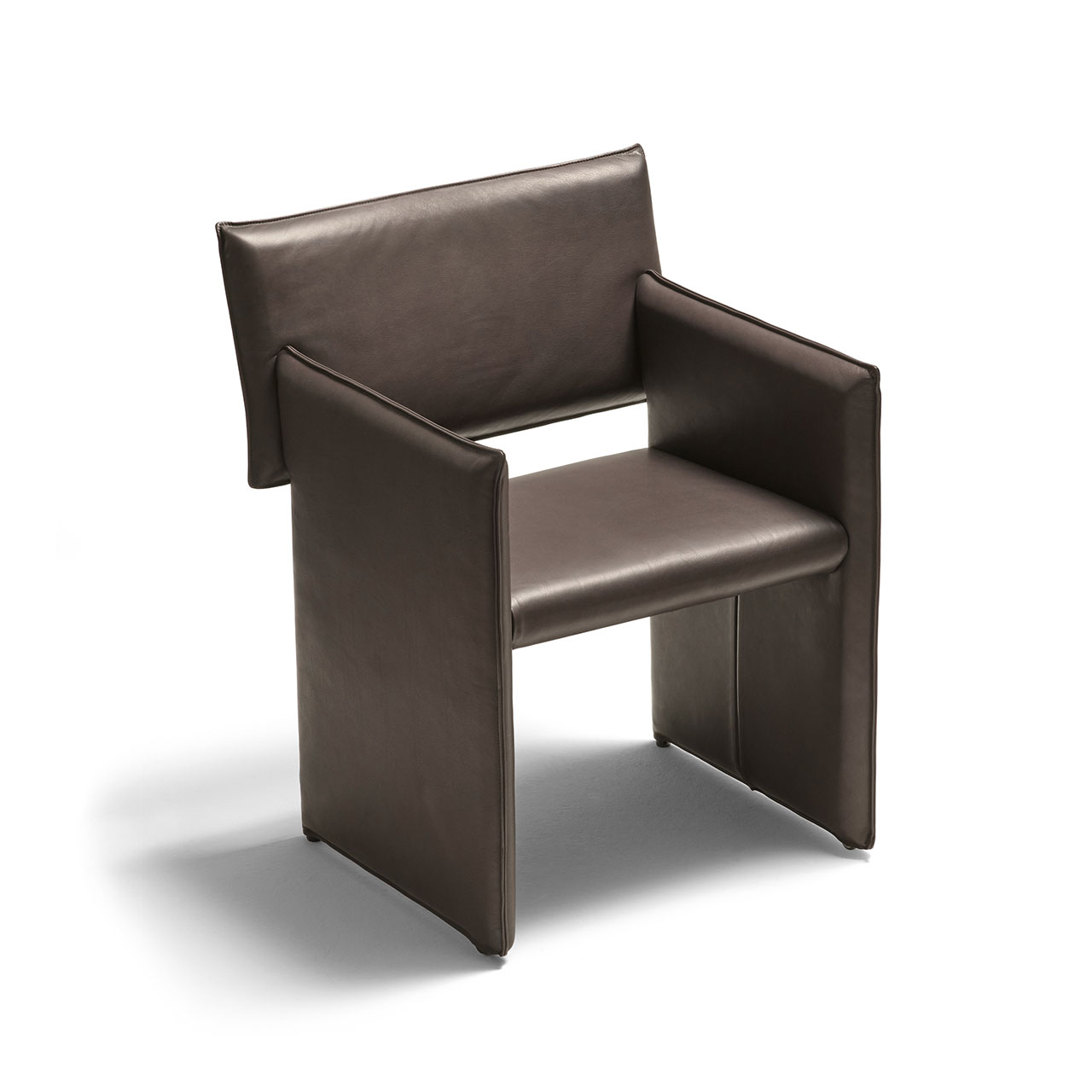 Stuhl bestehend aus vier rechteckigen Elementen, die Sitzfläche, Rücken und Seitenwangen darstellen.