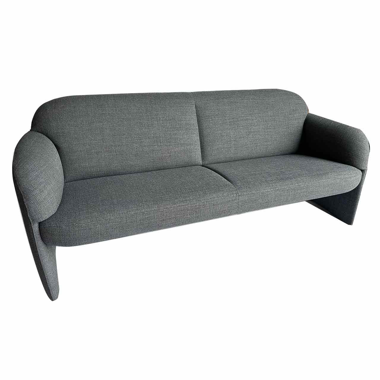 Bankähnliches Sofa aus grauem groben Stoff