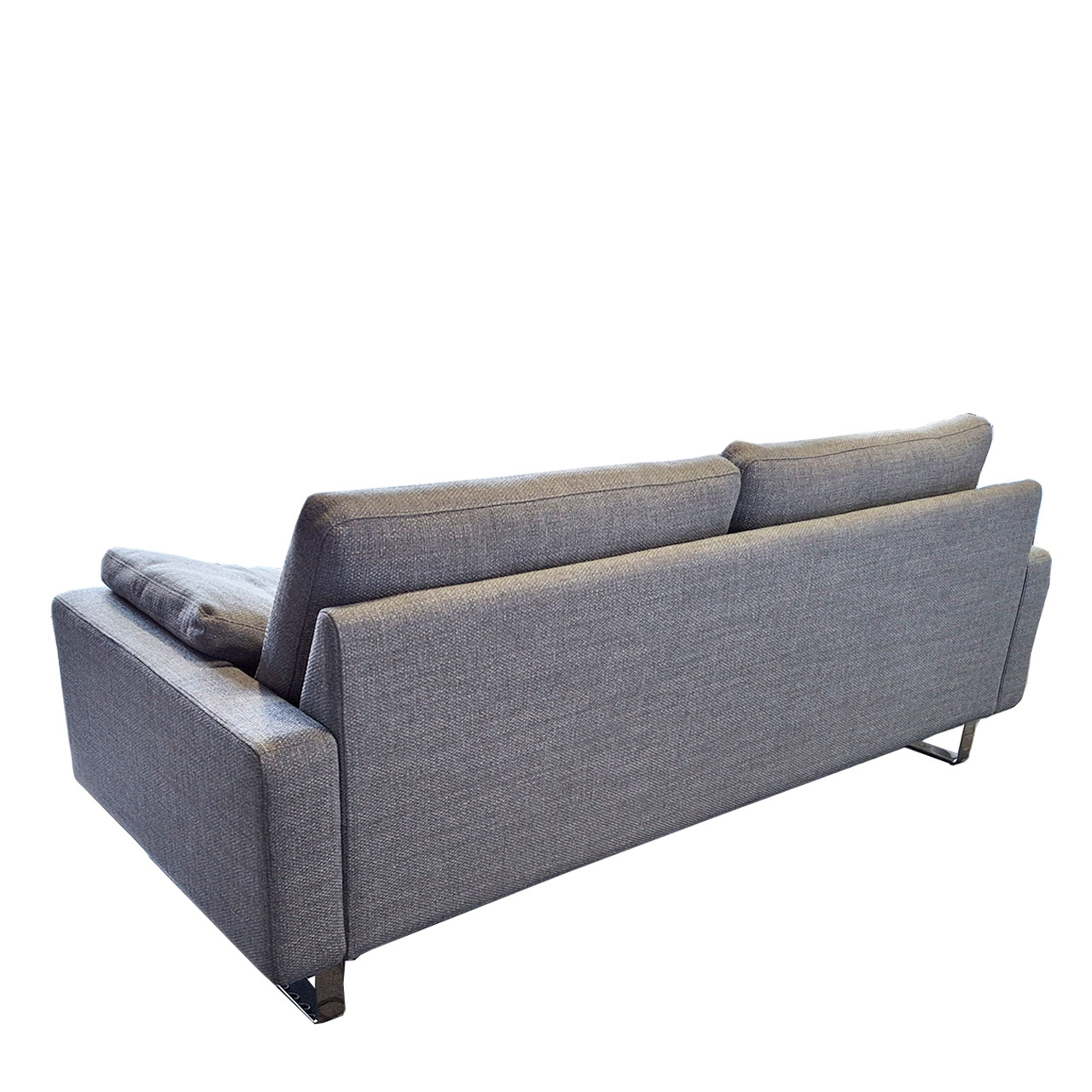 Sofa von hinten. Rücken ist so gearbeitet, dass es auch frei im Raum stehen kann.