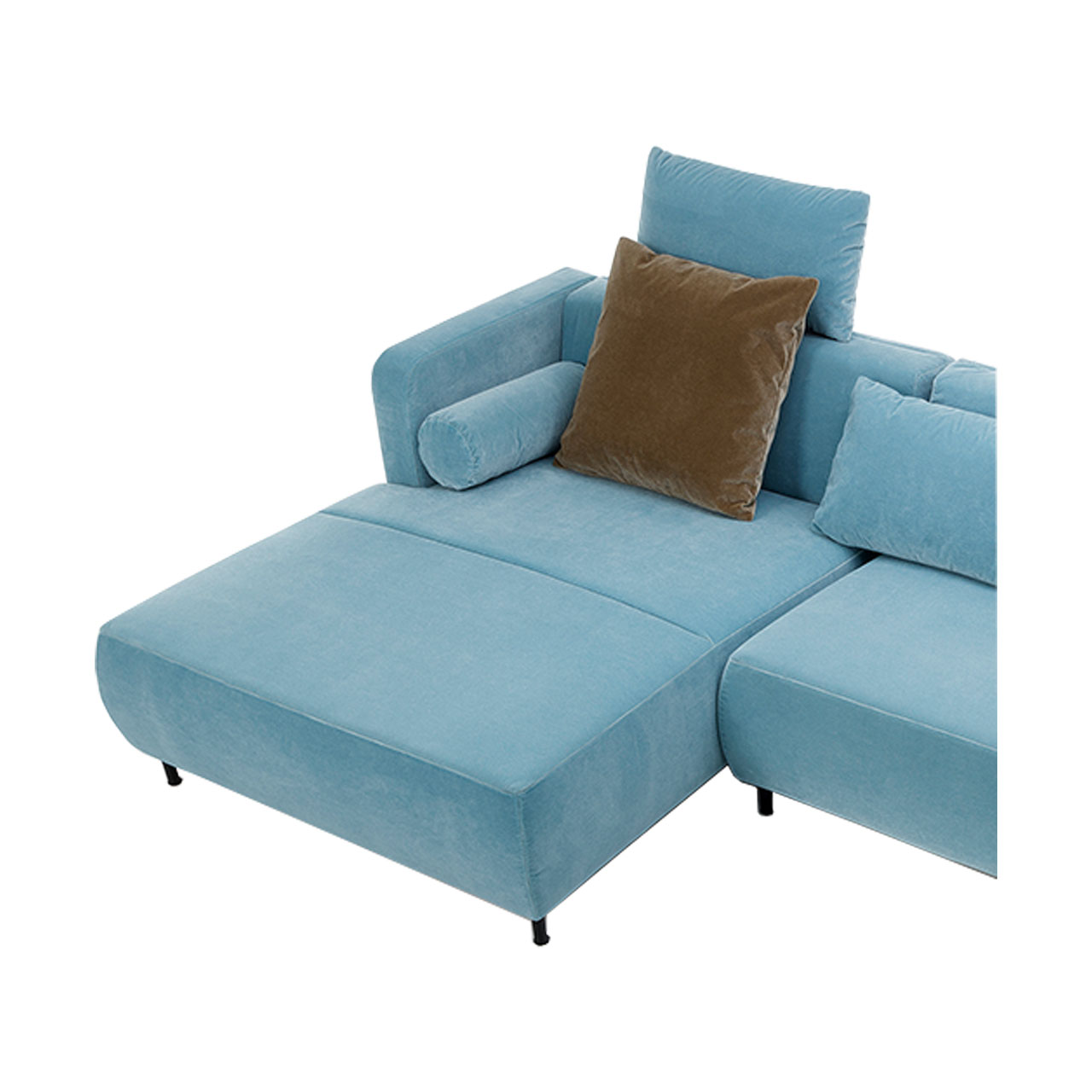 Longchair mit einem quadratischen Kissen und einer Kissenrolle in einem tür#kisen Stoff.