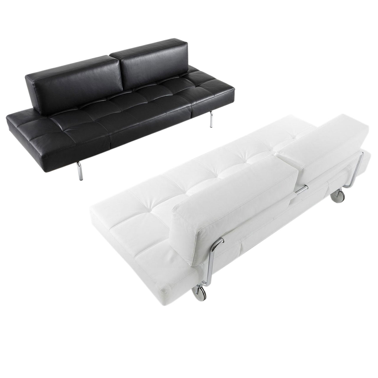 Zwei sich gegenüber stehende Ledersofas. Das hintere Sofa ist schwarz, das vordere weiß. Die Sitzflächen sind kariert gesteppt. Die Rückenlehnen sind kürzer als die Sitzfläche und bestehen aus zwei rechteckigen Kissen.