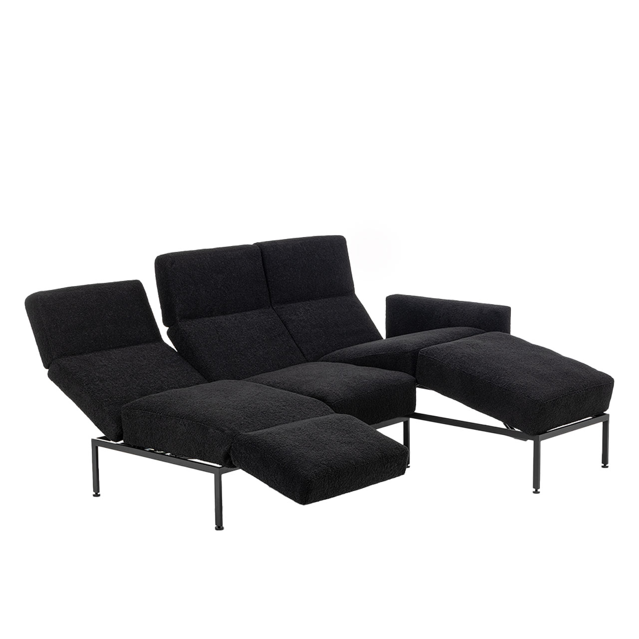 Eckgarnitur der Serie roro medium soft mit Relaxliege rechts und Anstellsofa links in schwarzem Stoff.