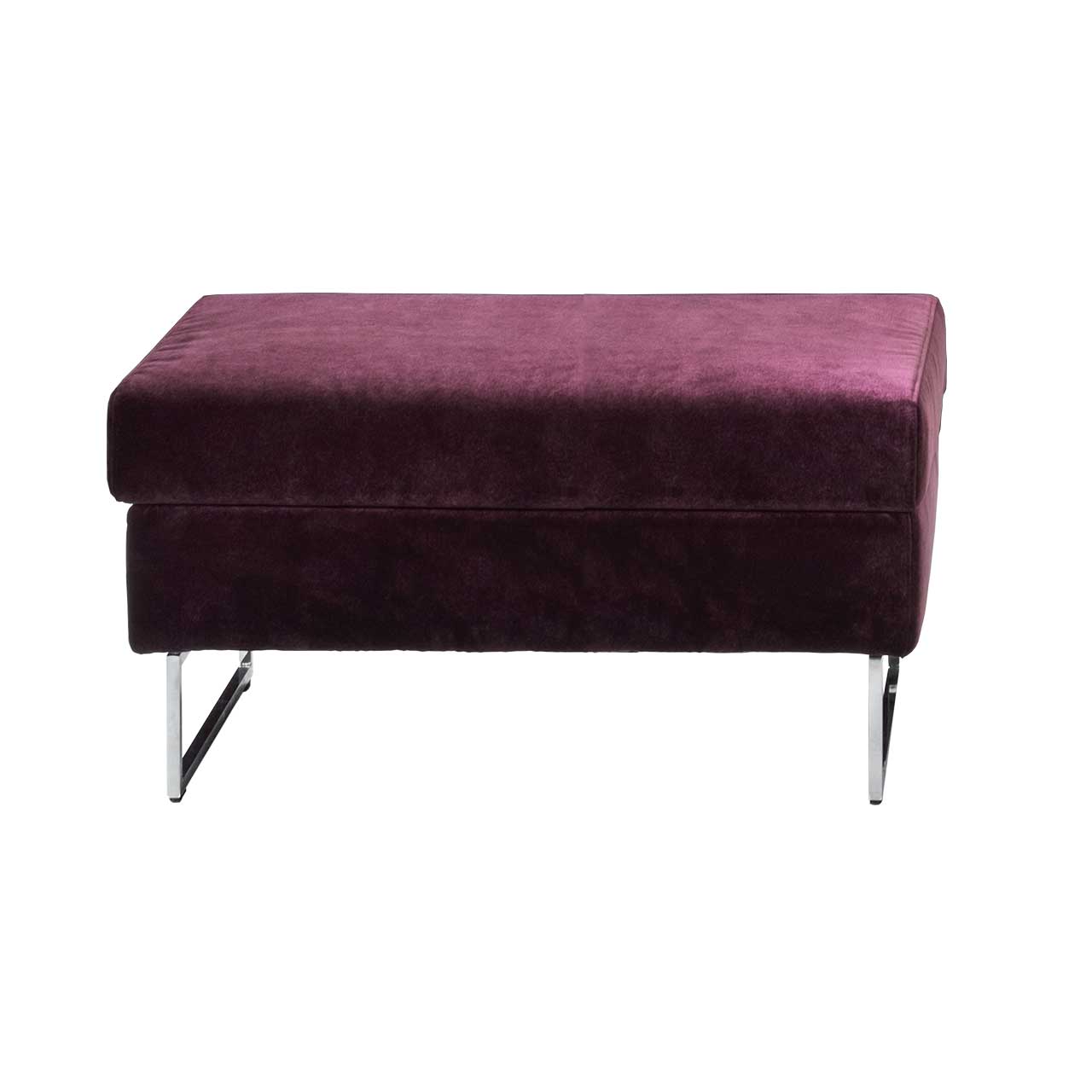 brühl embrace Hocker mit Metallkufen.