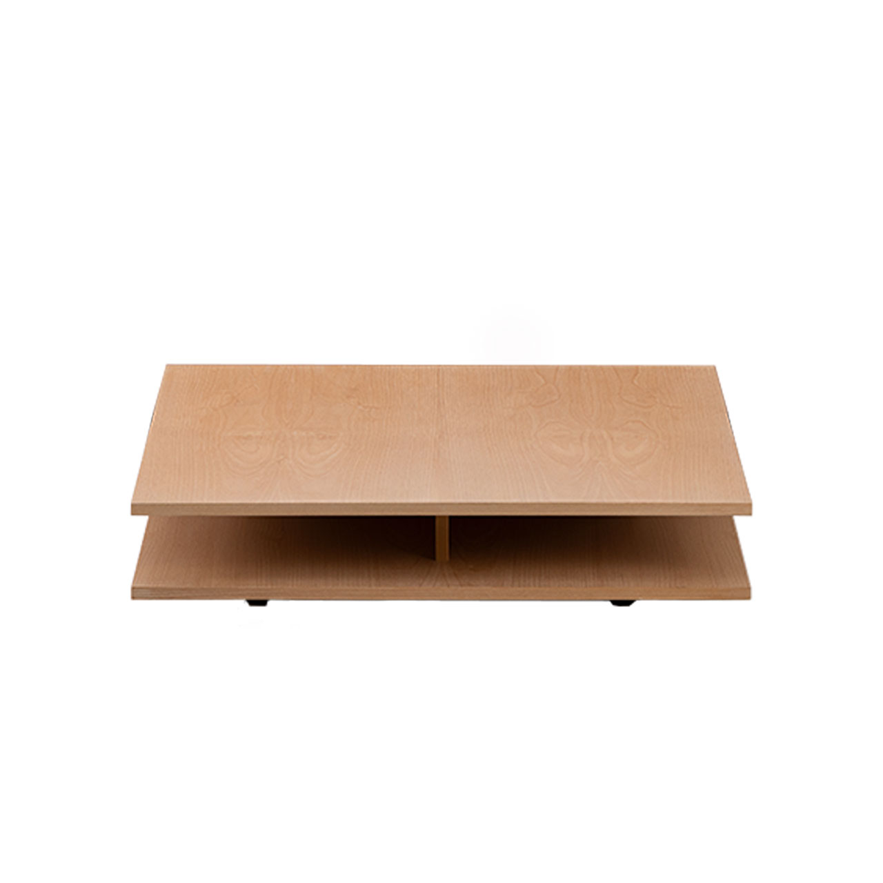 Ein niedriger quadratischer Tisch aus Holz. Der Tisch hat keine Beine sondern steht auf Kunststoffgleitern.