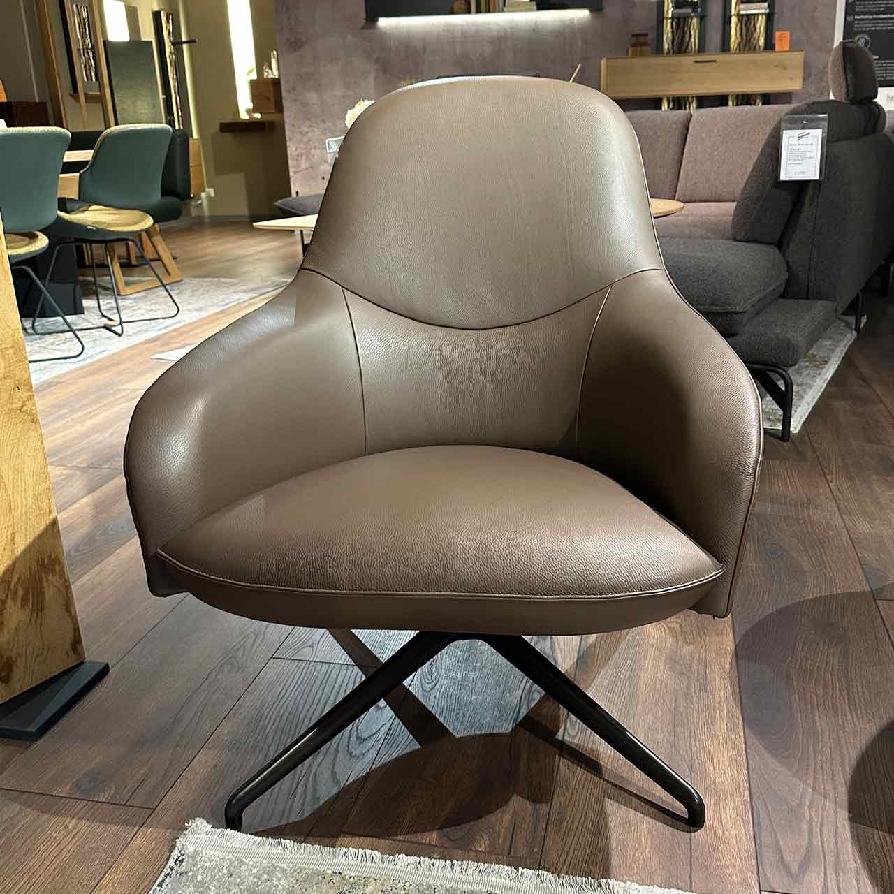 Gleicher Sessel in Frontalansicht