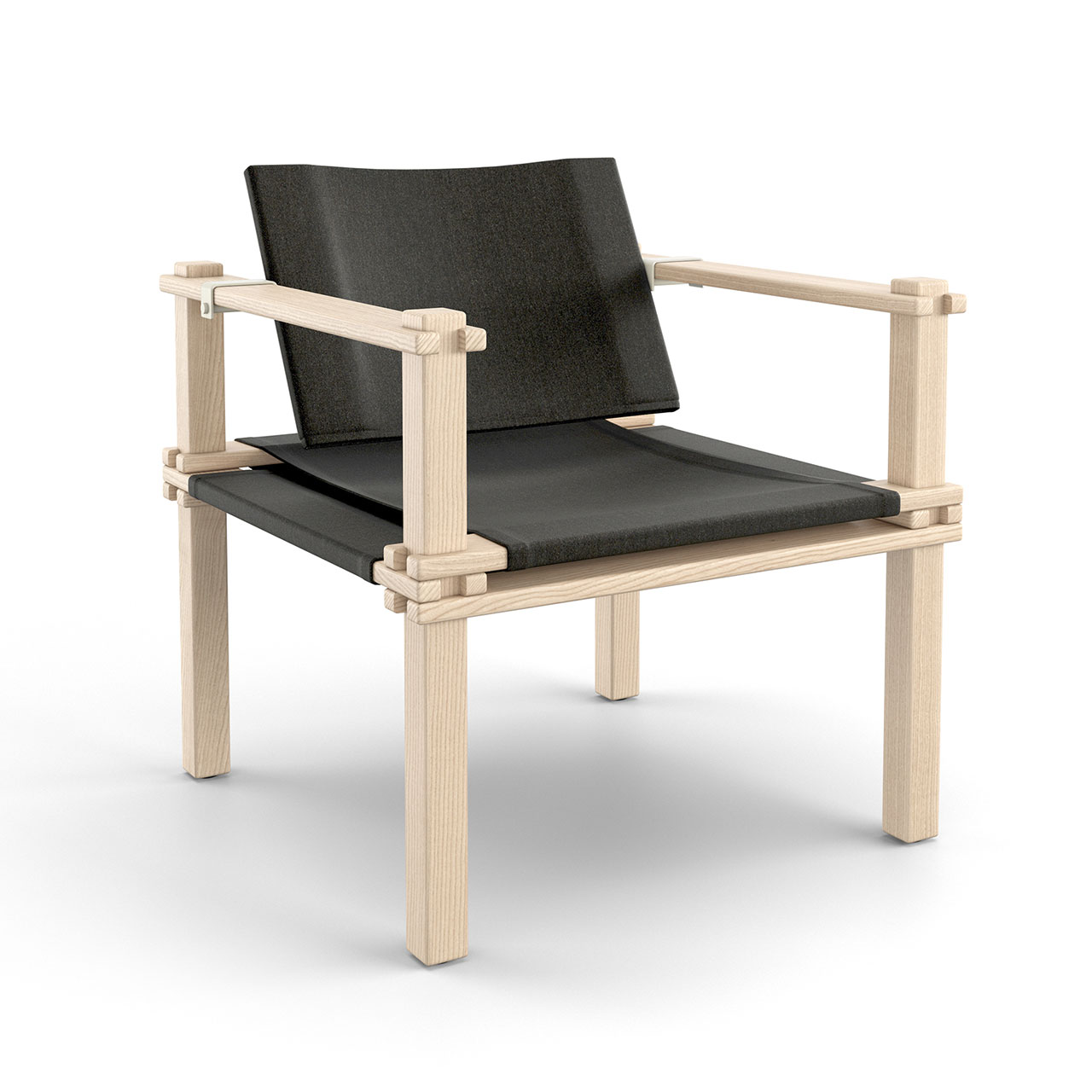 Stuhl mit hellem Holzgestell und schwarzem Stoff-Sitz