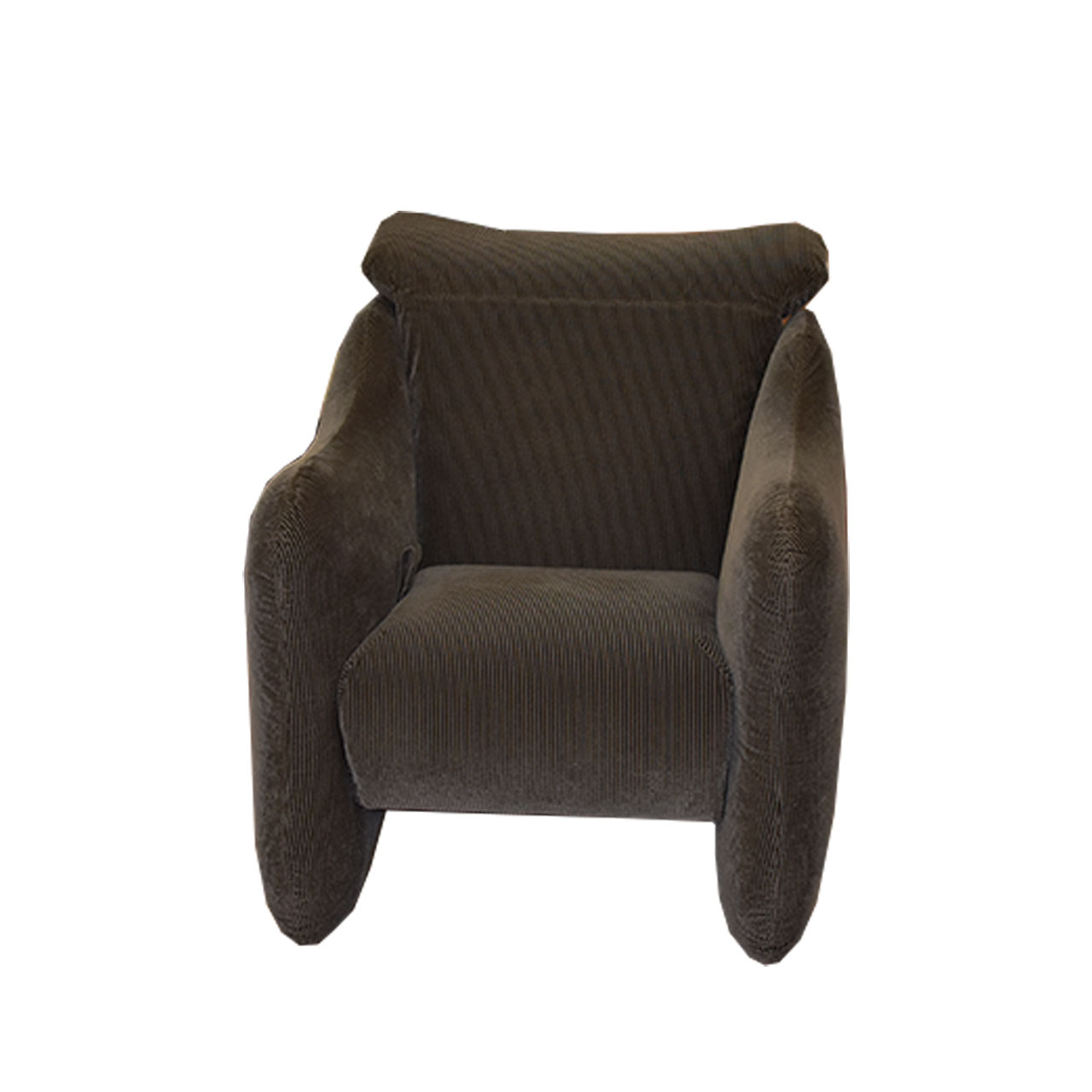 Dunklebrauner Sessel mit geschlossenen Armlehnen und abgeklappter Kopfstütze.