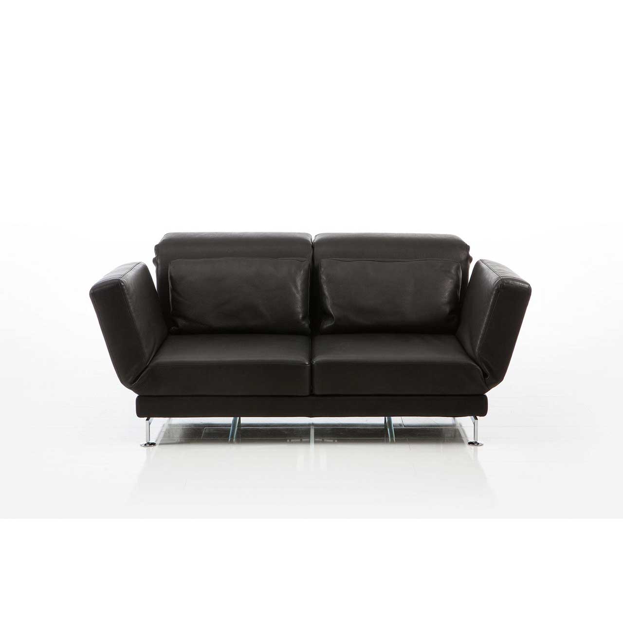 Schwarzes Ledersofa mit Kufen in Metall chrom glänzend.