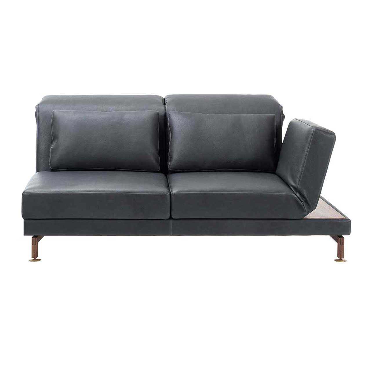 Anstellsessel mit 2 Sitzen in dunkelgrauem Leder mit Armlehne rechts. Neben der Armlehne ist eine Ablagefläche in dunklem Holz.