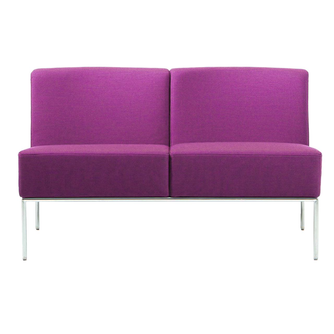 Ein Sofa der Serie add1 mit 2 Sitzen und ohne Armlehnen in der Stofffarbe violett. Das Untergestell ist mattchrom lackiert.