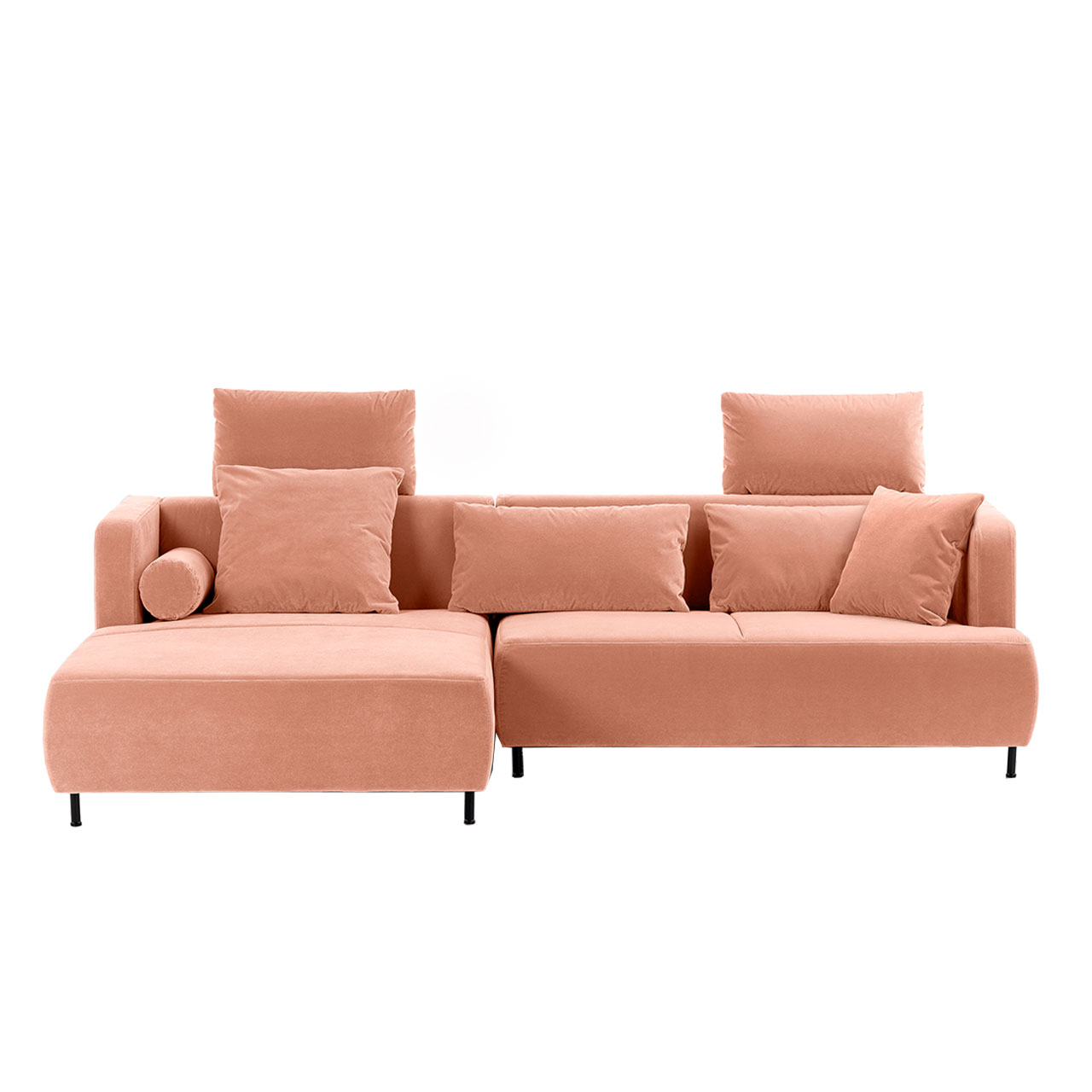 Garnitur bestehend aus einem Anstellsofa und einem breiten Longchair. An Anstellsofa und Longchair wurde jeweils eine Kopfstütze angebracht. Die Kombination ist in einem pfirsischfarbenen Stoff bezogen.