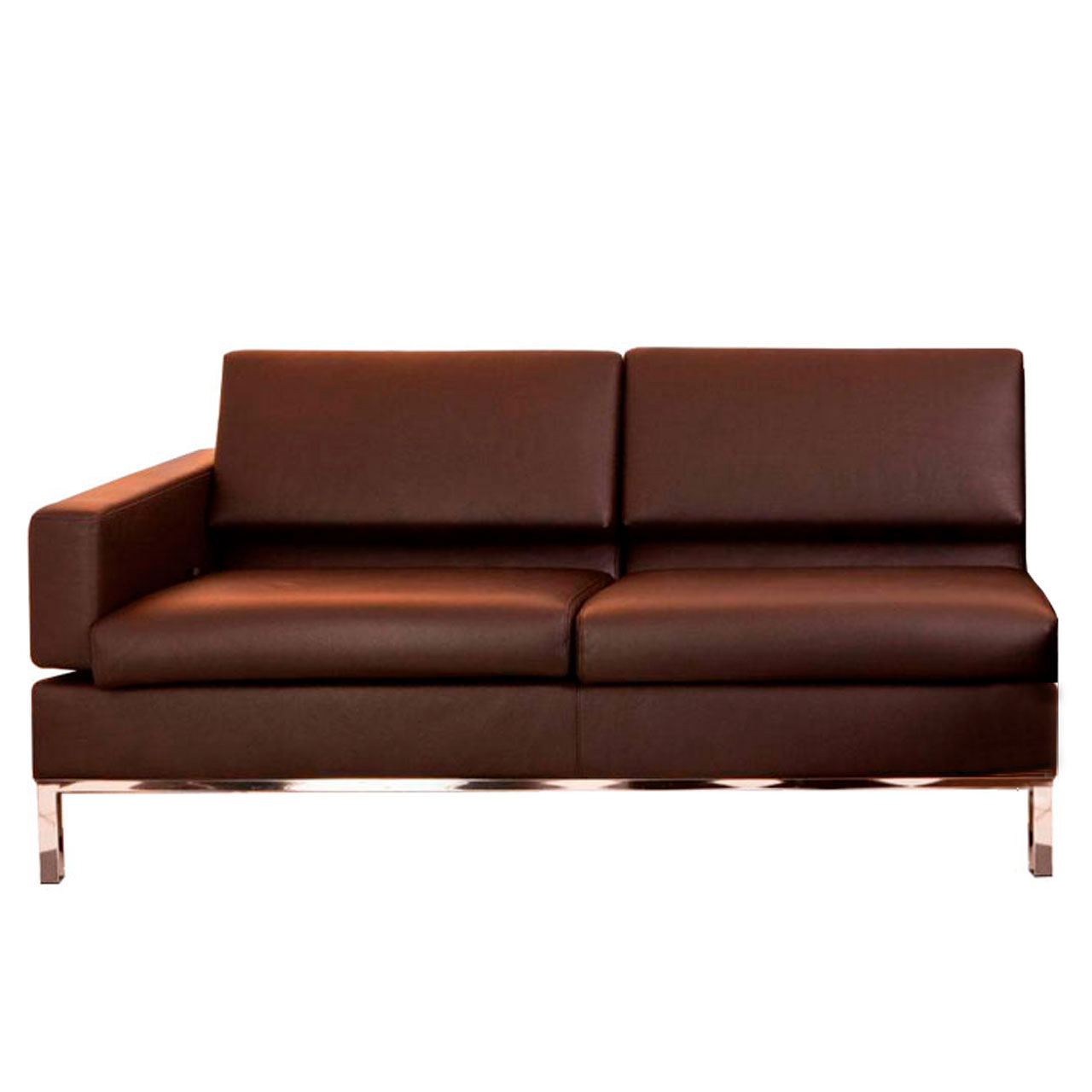 Dunkelbraunes Anstellsofa mit 3 Sitzplätzen. Die Armlehne befindet sich links.