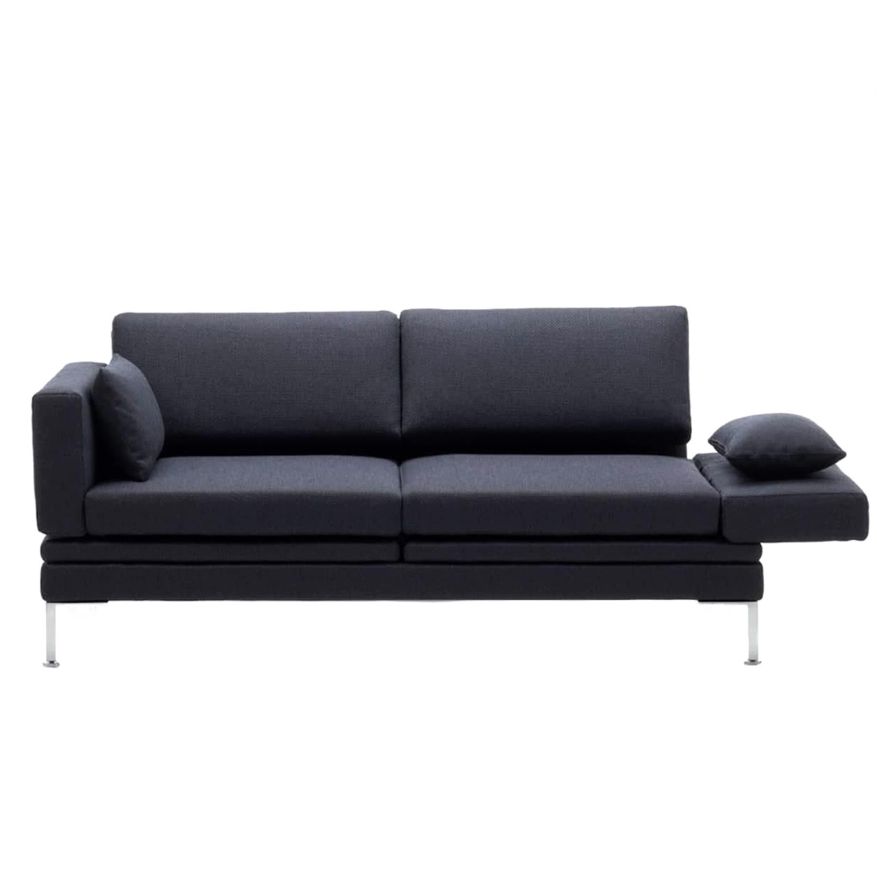Ein dunkelblaues Sofa mit waagrecht abgeklappter rechter Armlehne.