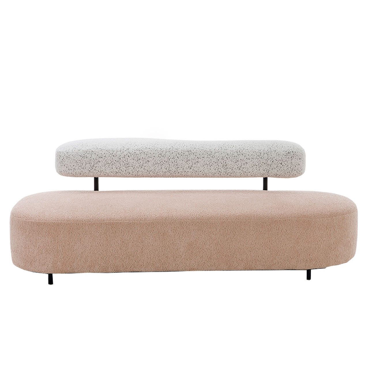 Sofaliege der Serie brühl mosspink. Die Sitzfläche ist in einem rosafarbenem Stoff, die Ecken sind stark abgerundet. Die Füße sind schwarzem Metall und zylindrisch. Die weiße Rückenlehne ist nach hinten abgeklappt. 