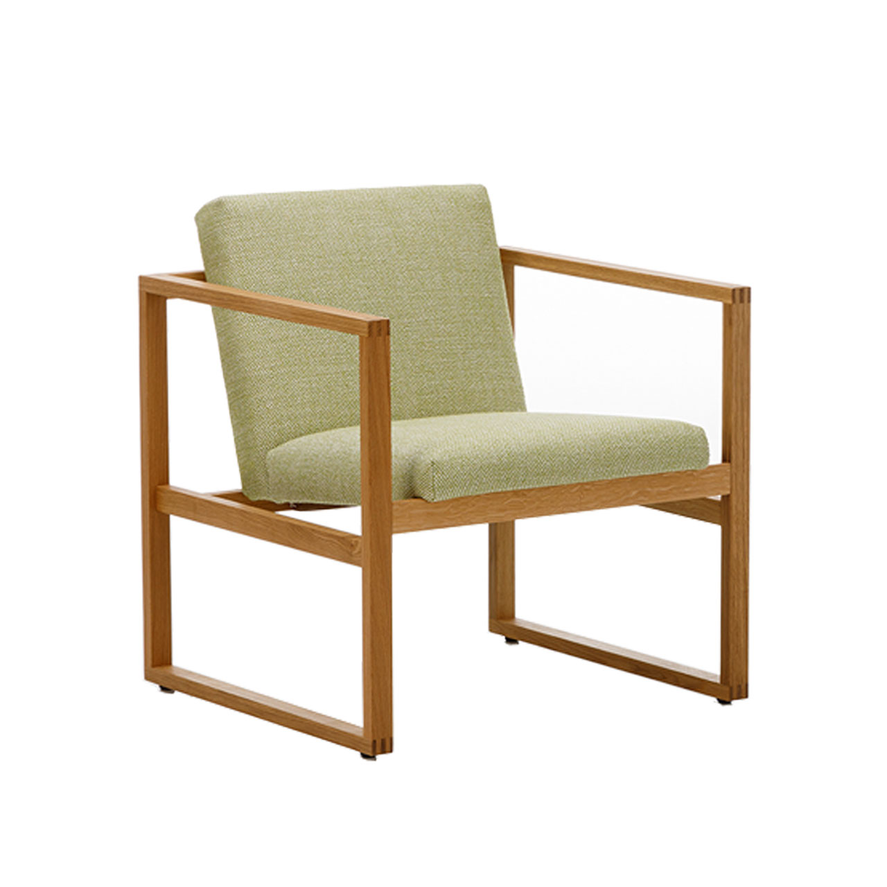 Sessel mit limettengrünem Stoffbezug. Das Untergestell ist aus warmem Holz.