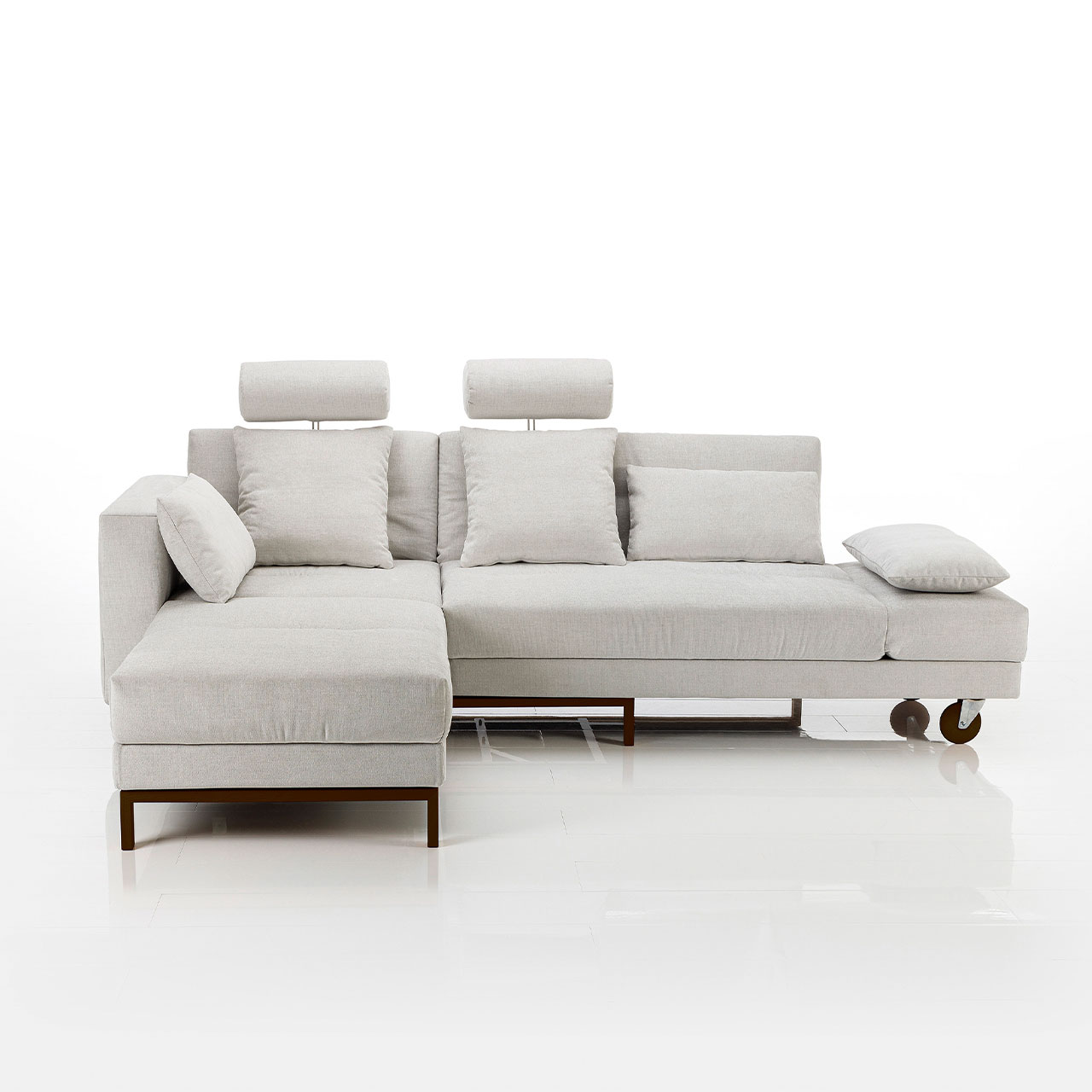 Eckgarnitur mit schwenkbarem Longchair links.