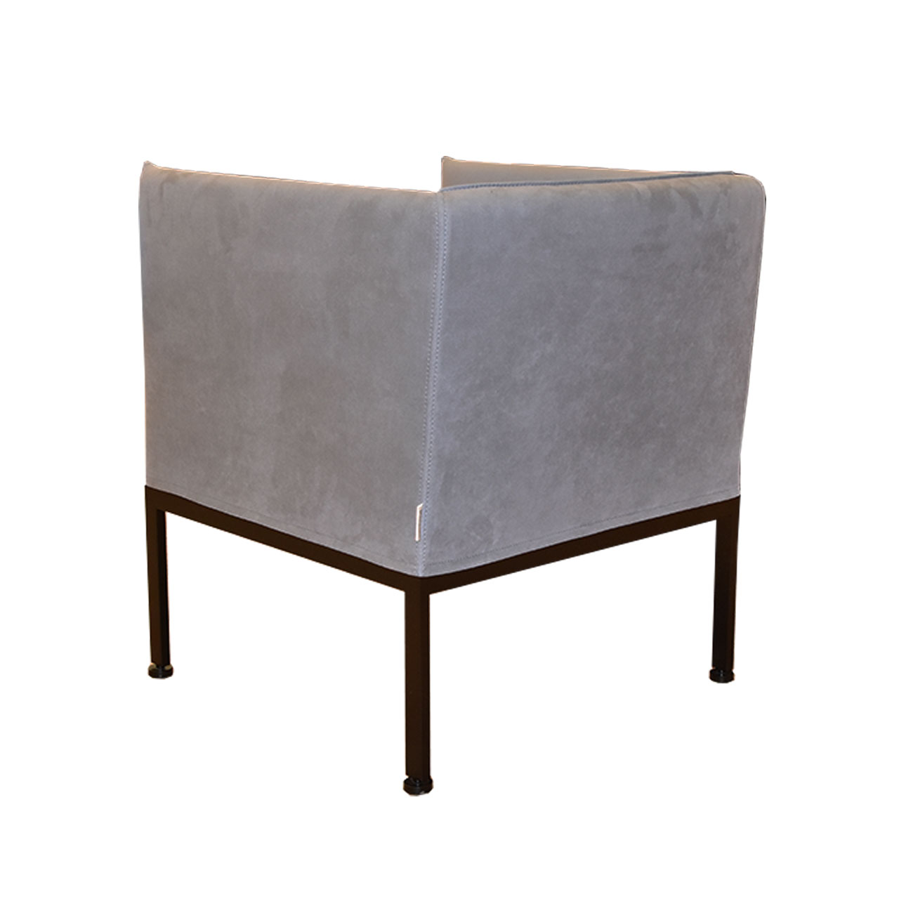 Sessel in grauem Mikrofaser-Stoff. Das Untergestell ist schwarz.