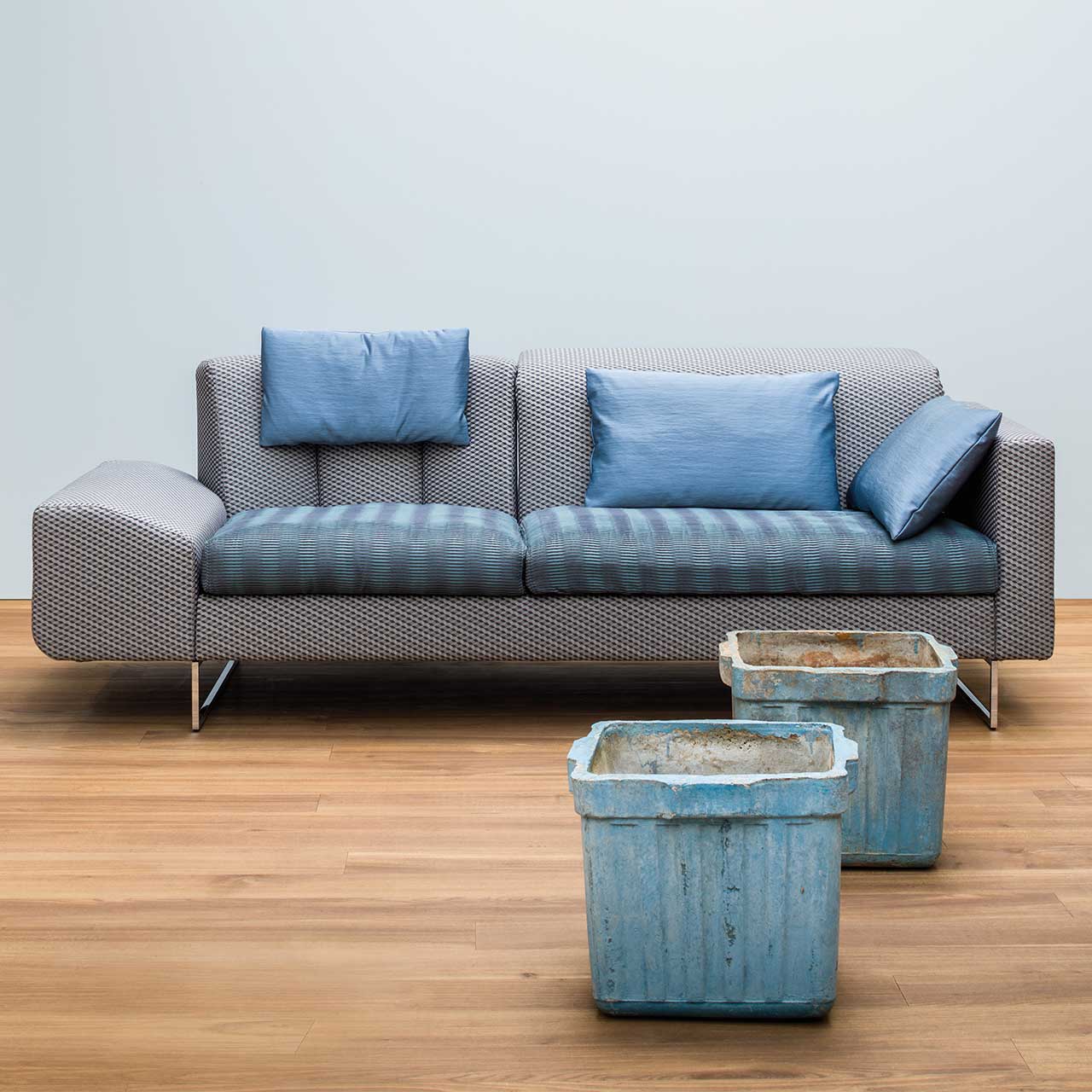 Ambientebild brühl embrace asymmetrisches Sofa.