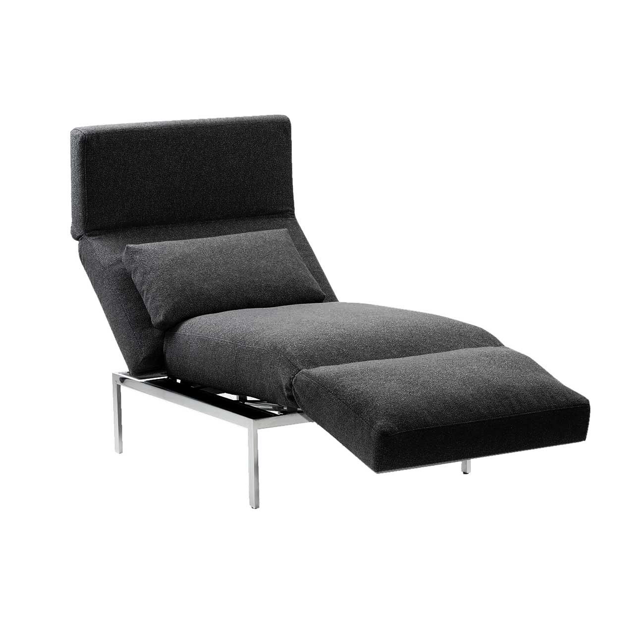 Der Multifunktionssessel der Serie roro medium soft ausgeklappt zur Liegeposition in schwarzem Stoff.