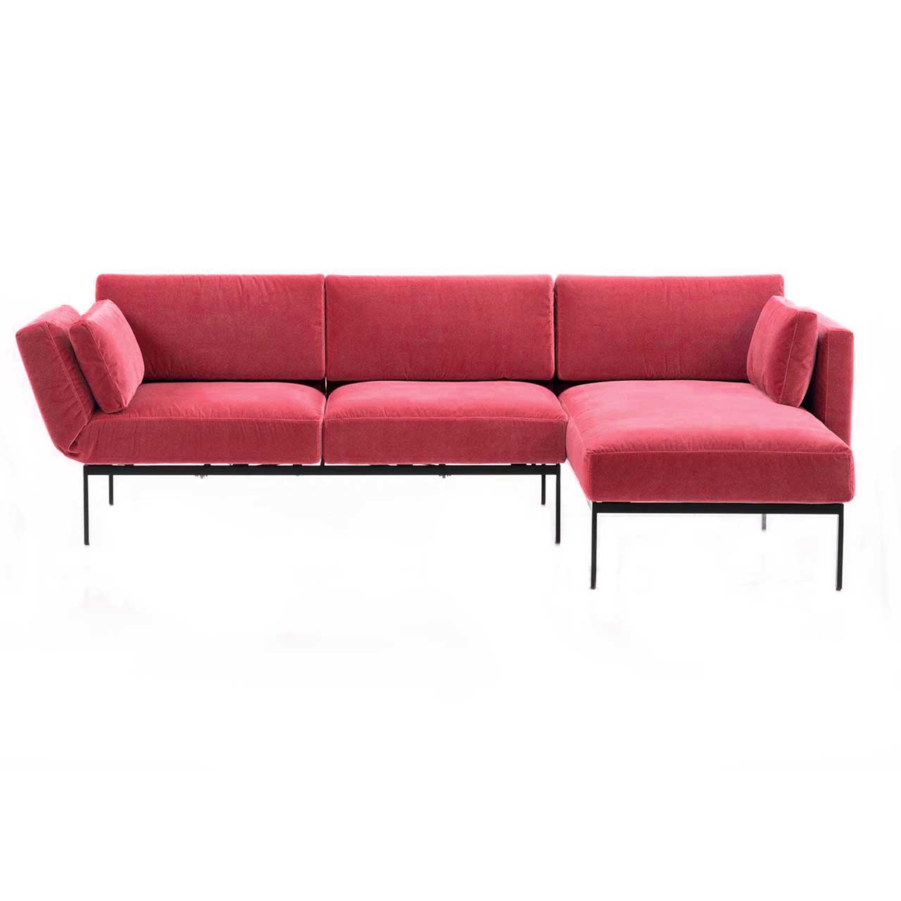 Eckgarnitur der Serie roro medium soft mit Longchair rechts und Anstellsofa links in rotem Stoff.