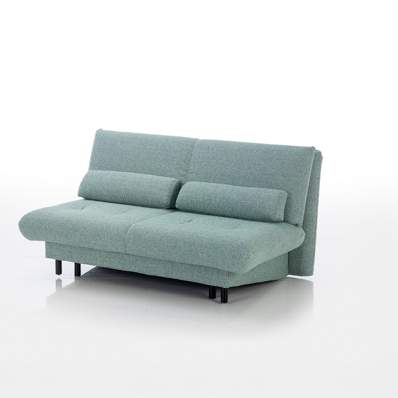 Salbeigrünes Bettsofa ohne Armlehnen.