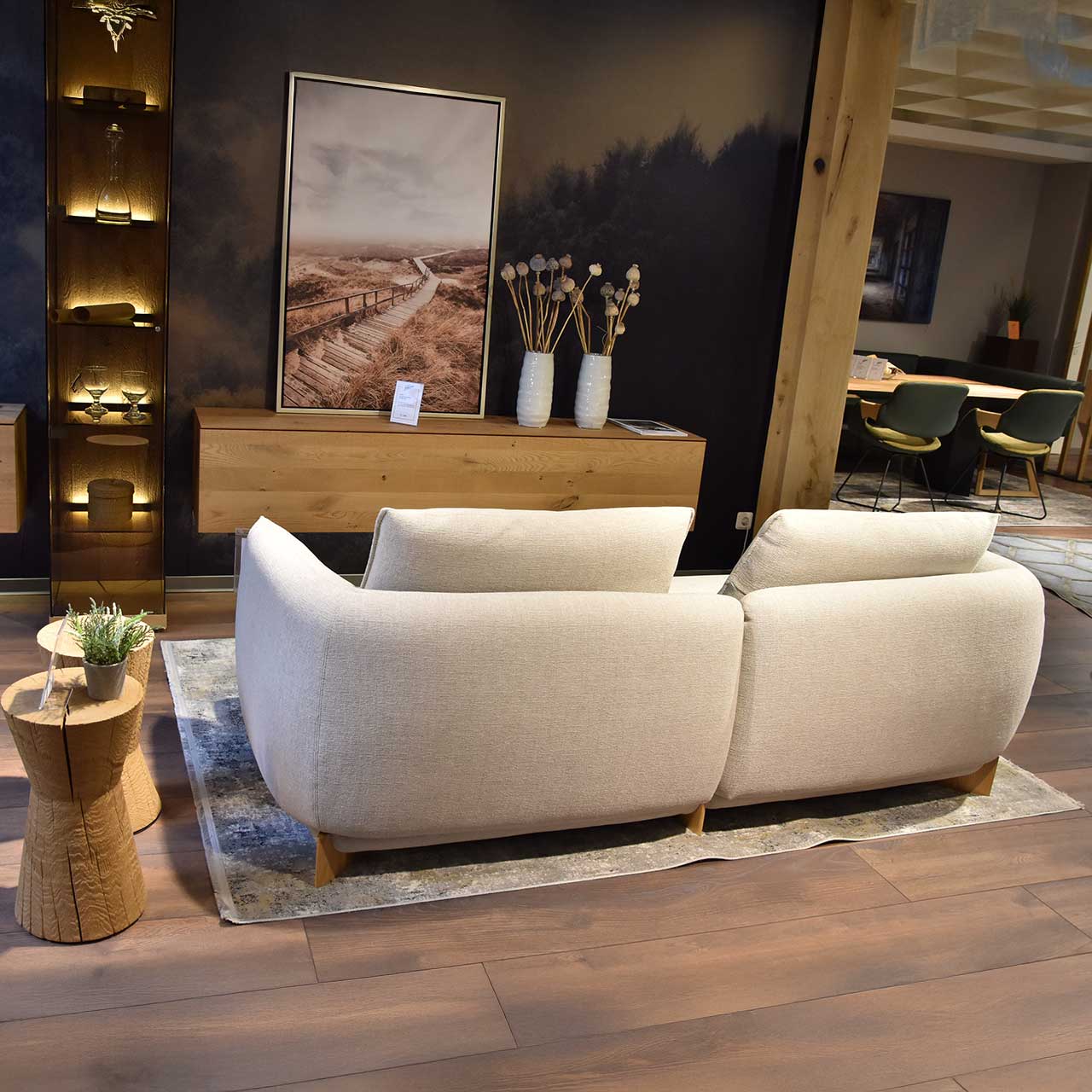 Gleiches Sofa von hinten