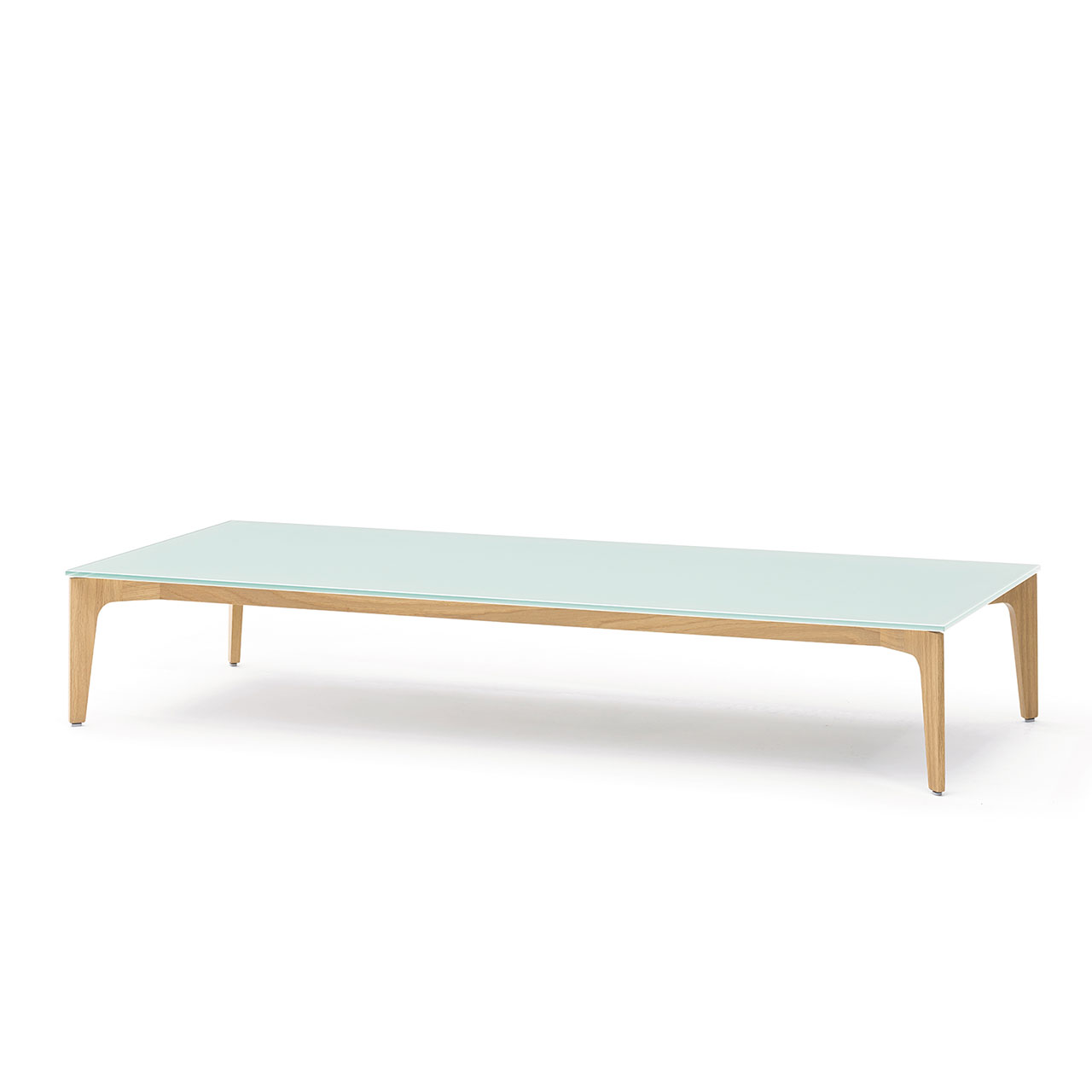 Couchtisch mit hellem Holzgestell und Opti-White-Tischplatte