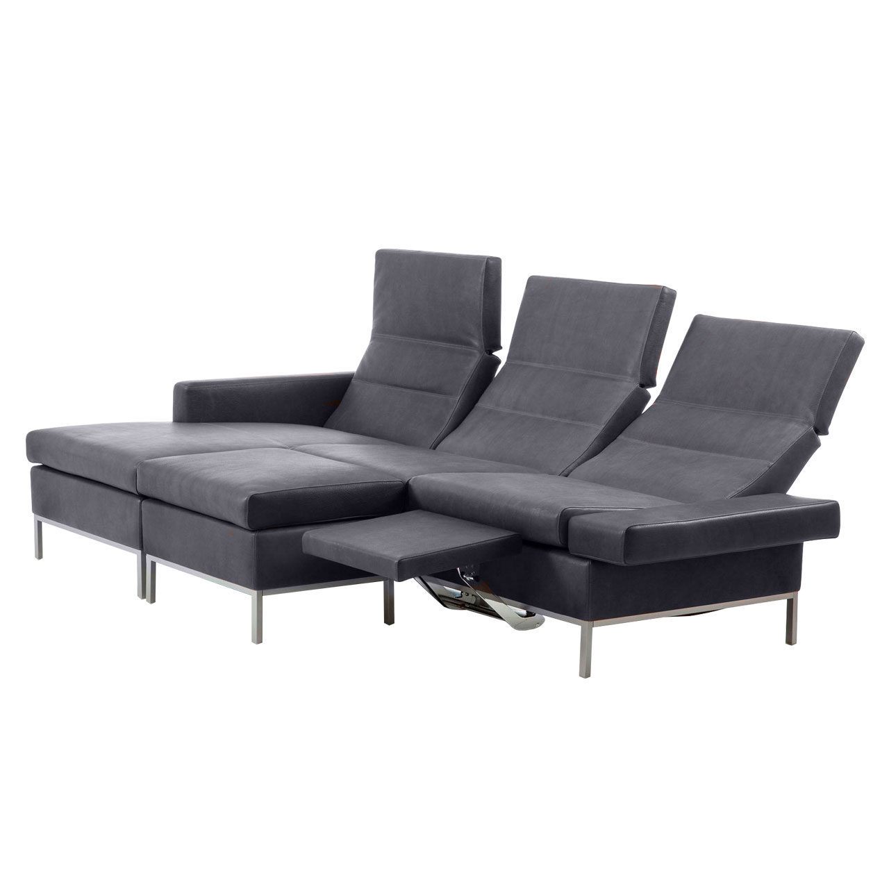 Dunkelbraune Ledergarnitur mit Longchair links und Anstellsofa rechts.