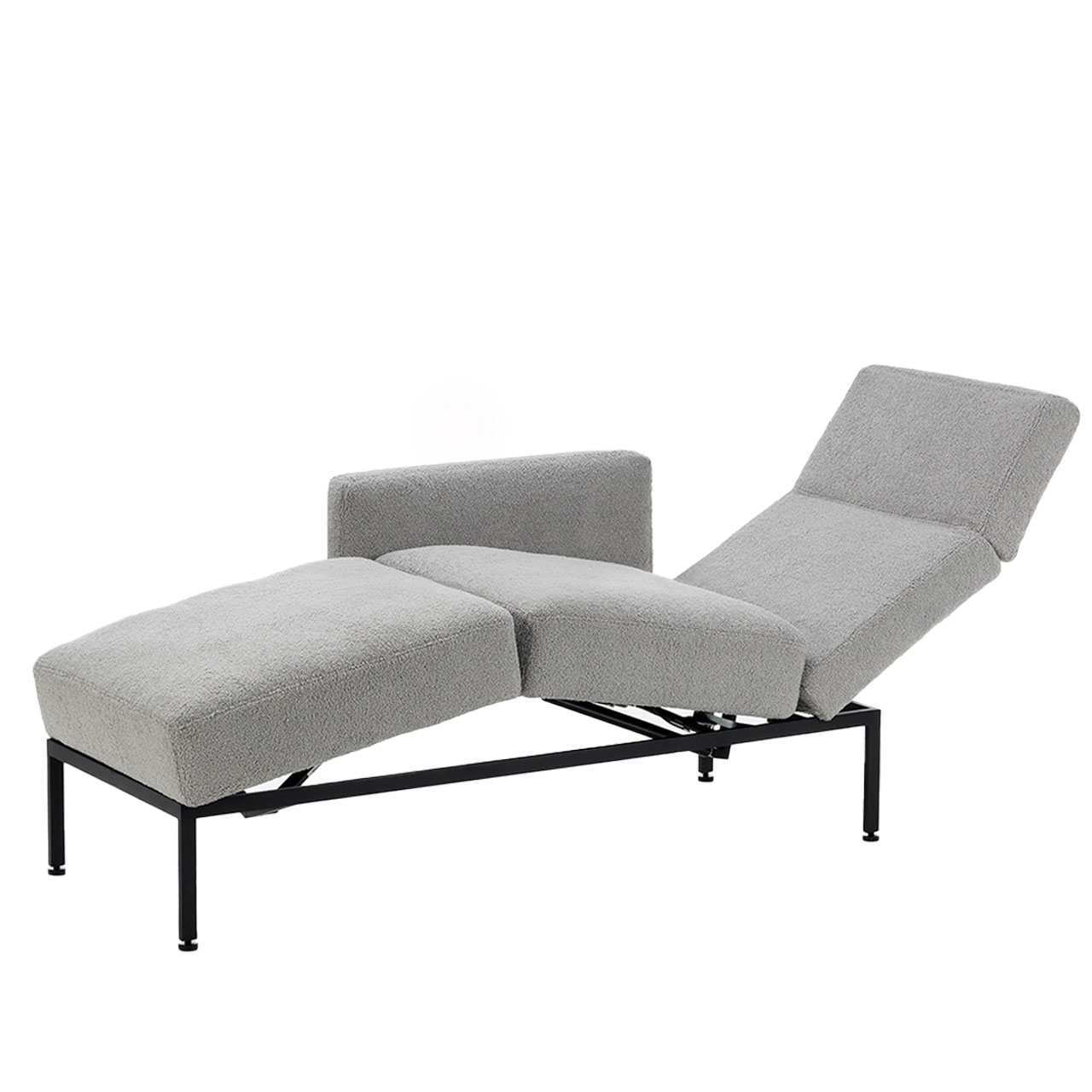 Relaxliege der Serie roro medium spring mit Armlehne in cremefarbenem Stoff.